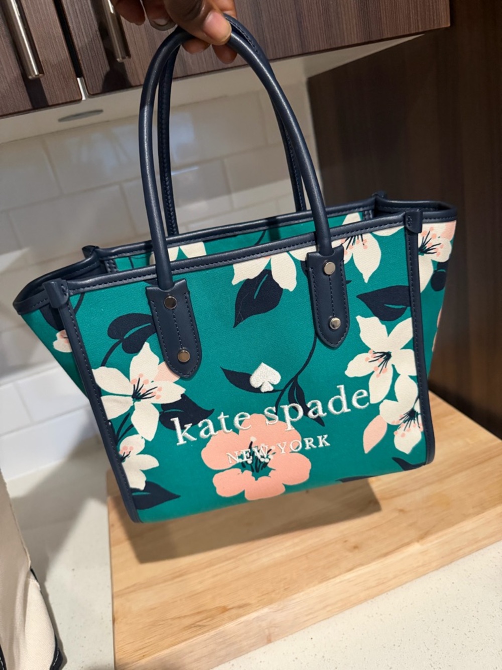 kate spade Green Floral Tote with Pink and Cream Blooms - Picture 5 of 12